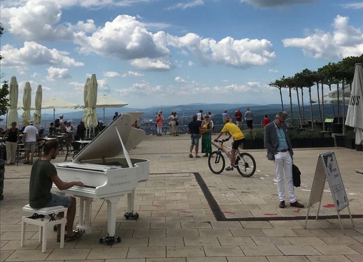 Open Piano for Refugees Kahlenberg
